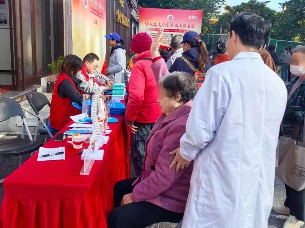 志愿者服务 关爱中老年人的骨健康